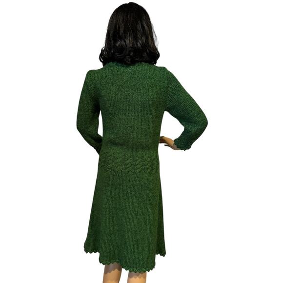 Vintage Hand knit sweater dress scalloped hem in green size small - Picture 2 of 16